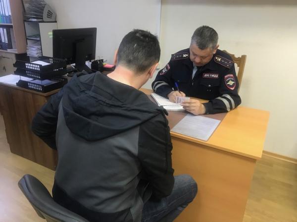 Проехавшегося по тротуару водителя иномарки наказали в Ставрополе. Видео